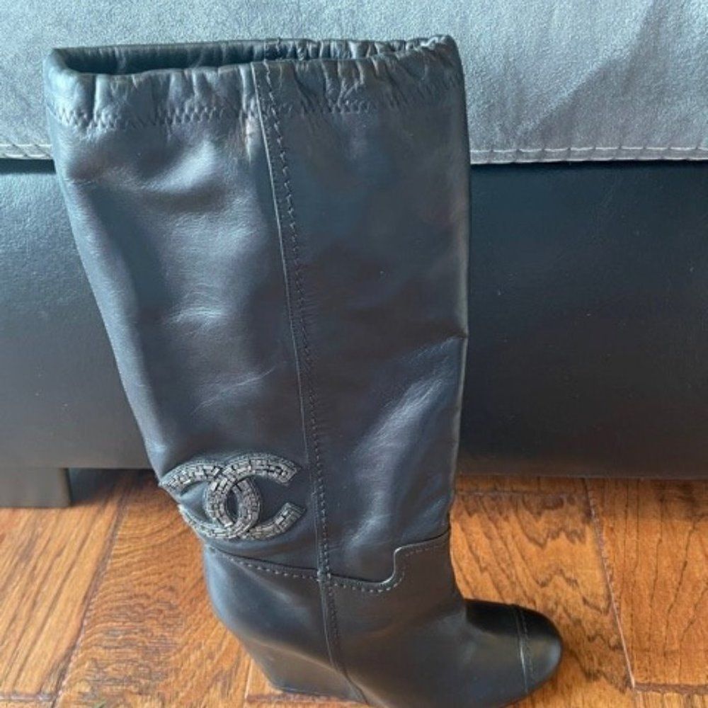CHANEL Black Leather CC Logo Wedge Boots - Picture 10 of 14